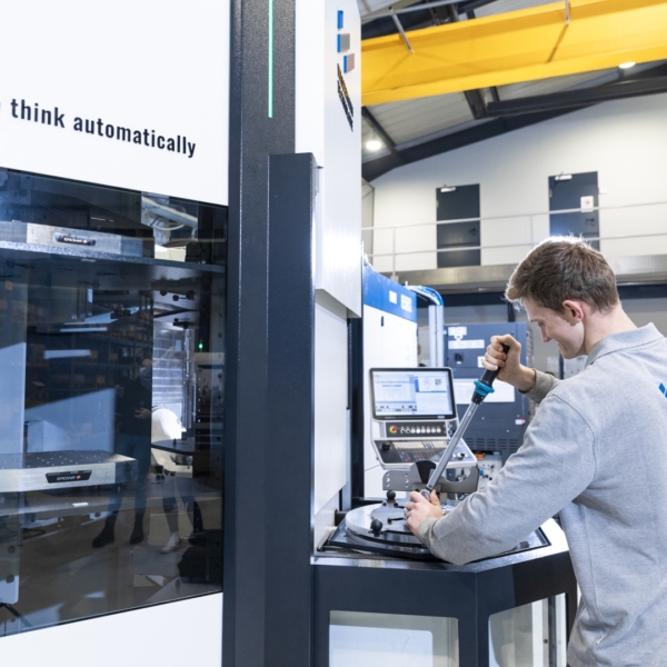 CNC Automation Beladesystem WORK-S Handling Spannpaletten